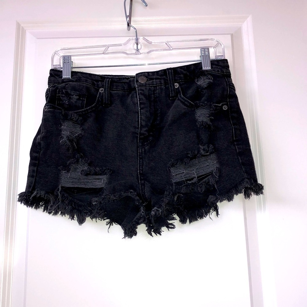 Adorable black high waist jean shorts! Size 6